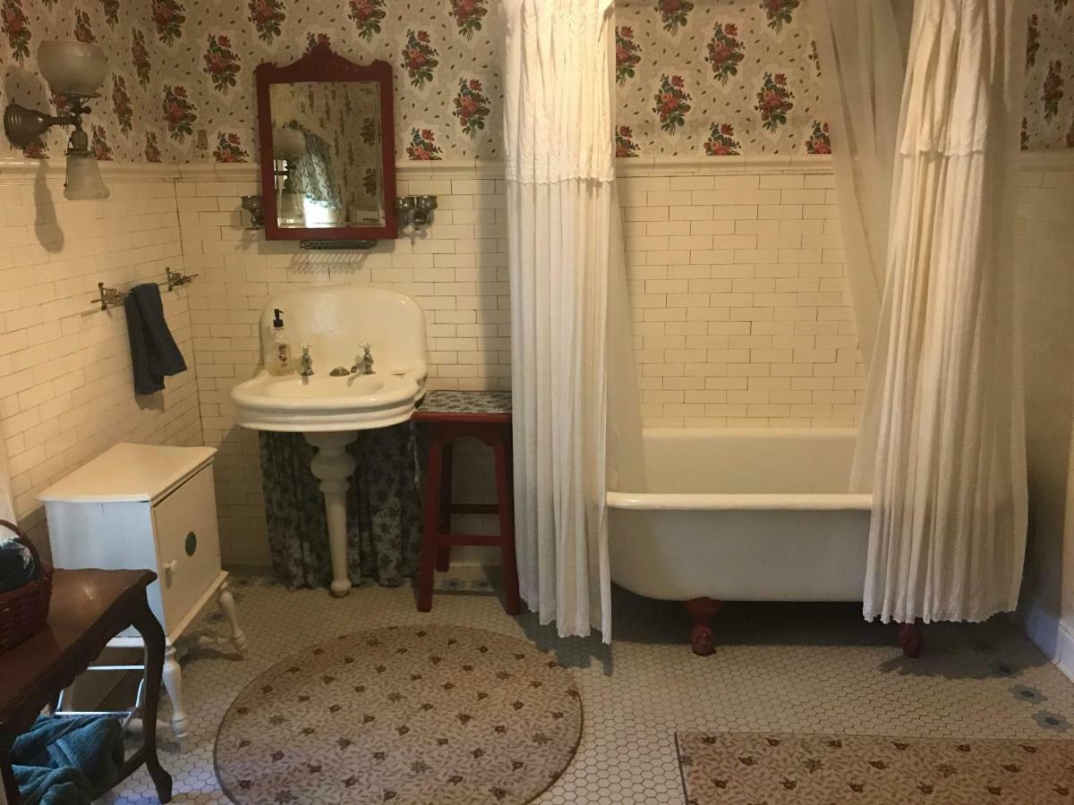 Innisfree Bed & Breakfast South Bend Bagian luar foto